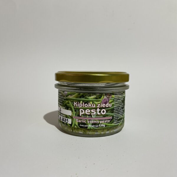 Ķiploku ziedkātu pesto ar baziliku